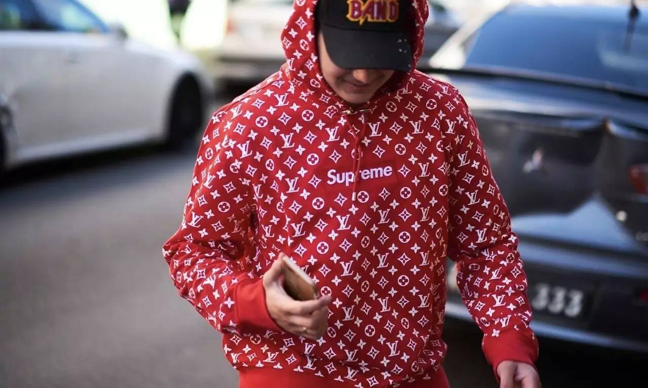 supreme スウェットシャツ SUPREME 男女兼用 モノグラムパーカー