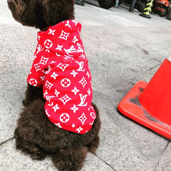 シュプリーム x ルイヴィトン コラボ 犬の服 パーカー オシャレ Supreme LV ペット服 ブランド ドッグウェア